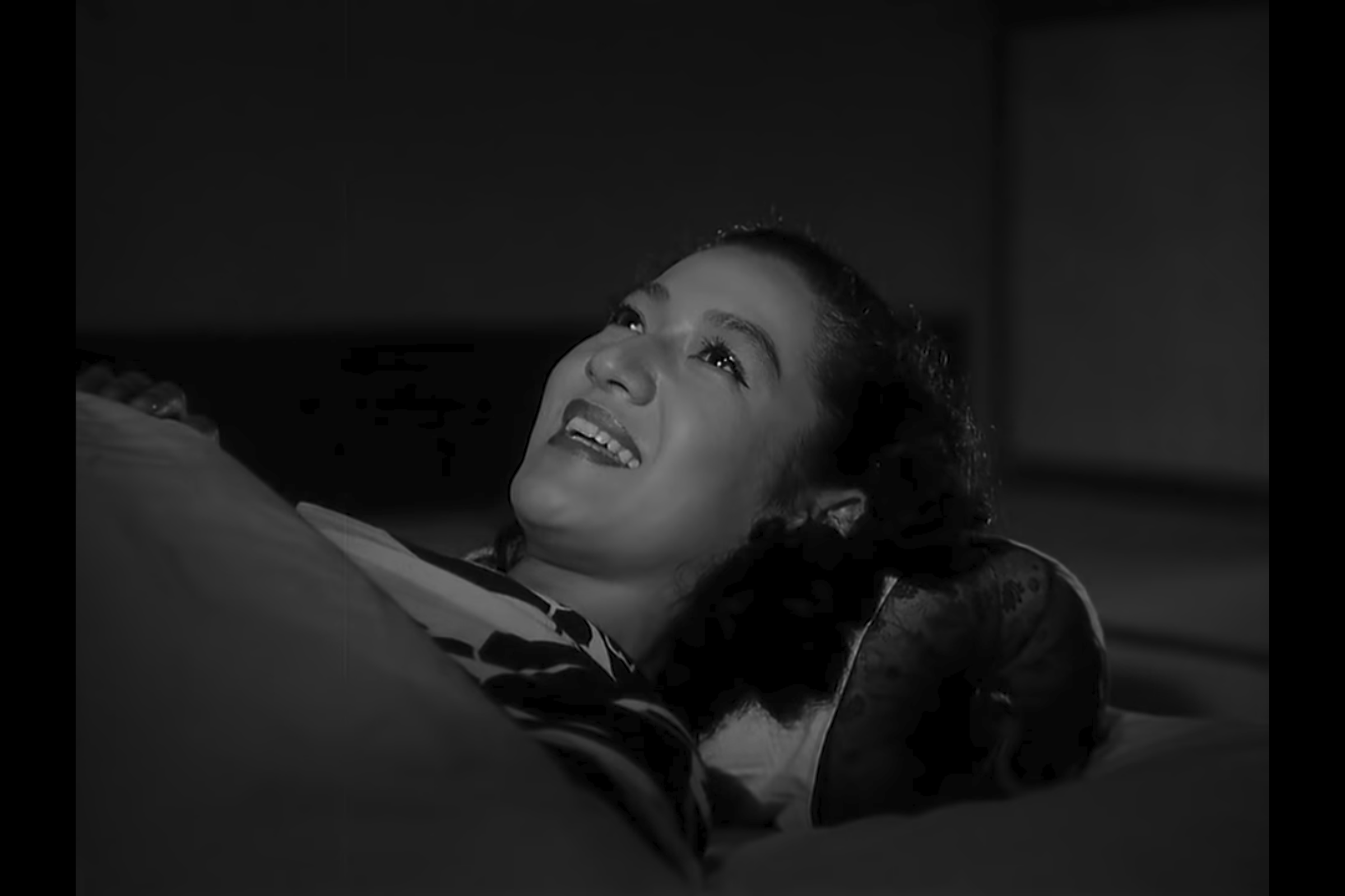Beyond Ceremony: The famous vase sequence, where Ozu holds a silent shot of a vase in the dark inn room, representing the separate, irreplaceable existence of the world Noriko must leave.